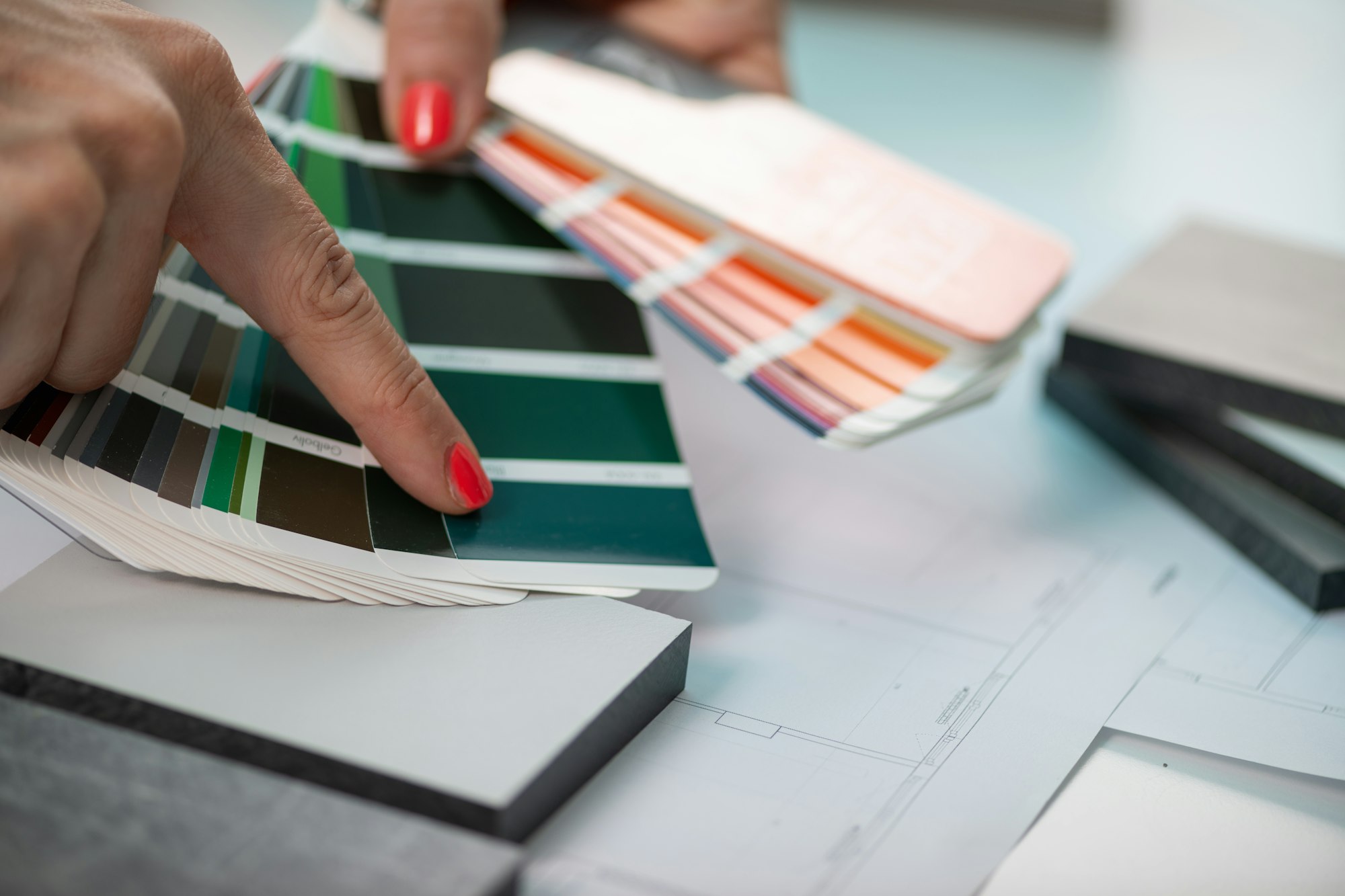 Current trends in interior design: Styles and colors